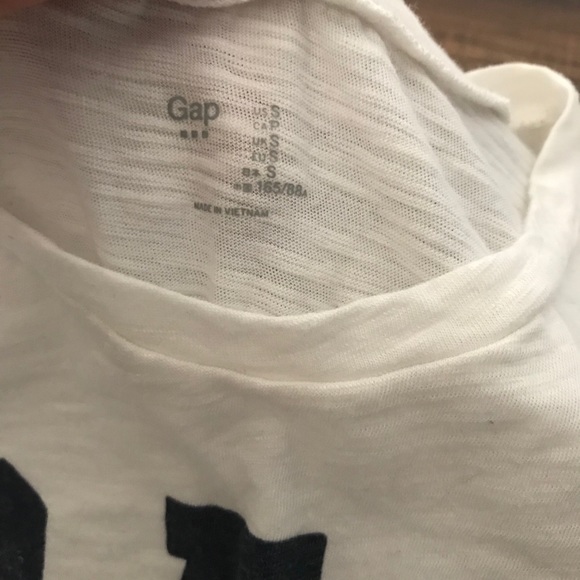 GUC bundle of Gap women’s short sleeved tees - Picture 6 of 13